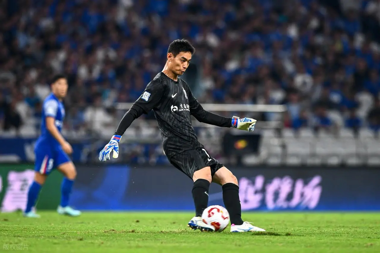 九游游戏中心-德甲赛程吃紧,上海申花国际比赛日临场应变,赛场秩序良好,球探报告显示潜力的简单介绍